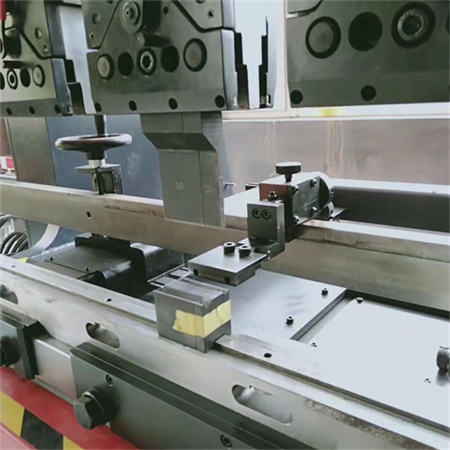 CNC אוטומטי פלדת אלומיניום בלם לחיצה הידראולי מכונת כיפוף מתכת חשמלית עם רובוט