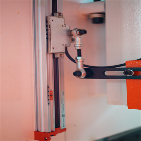 ACCURL CNC בלם לחיצה הידראולי עם ציר 6+1 עבור מכונת כיפוף לוחות פלדה למכונת כיפוף מתכת בלם לחיצה