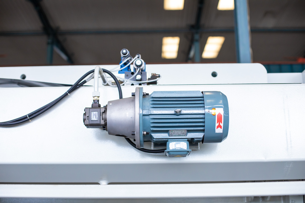 100t הידראולי Cnc Brake Press Crowning Cnc Press Brake Delem