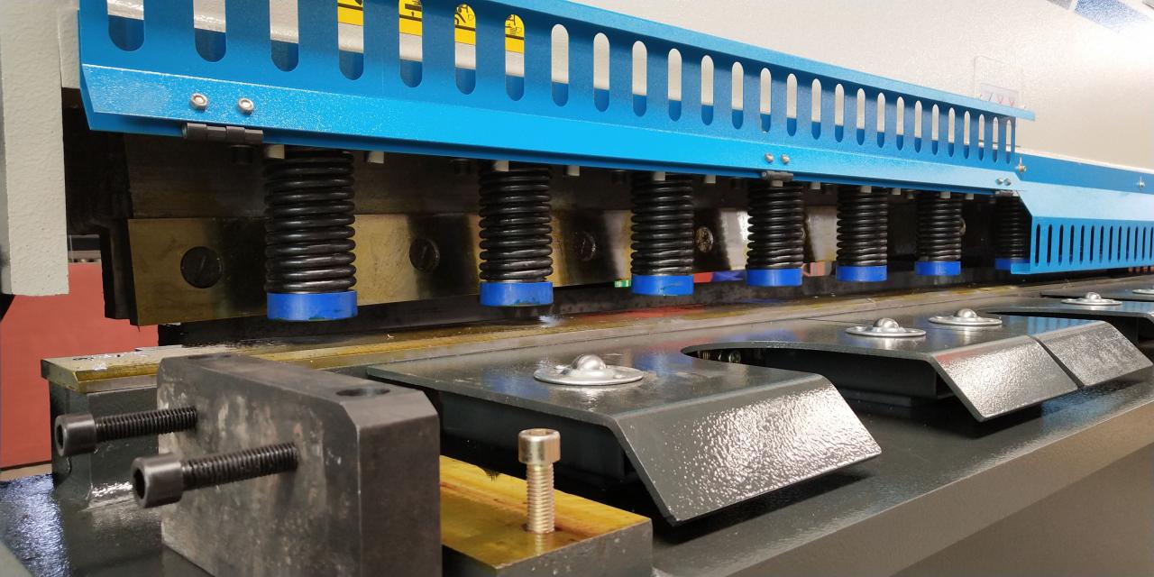 6 מ"מ*3200 מכונות חיתוך צלחת פלדה הידראולית מכונת גזירת צלחות פלדה