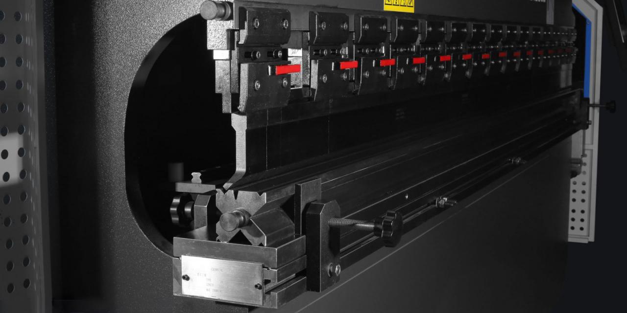 בלם לחץ הידראולי Wc67 / מכונת כיפוף עיתונות CNC / מכונת כיפוף לוח סין